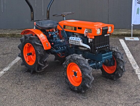 ✅ Kubota B6000 - Trattore Compatto con Arco di Protezione, 4x4, Diesel, Condizioni Tecniche Perfette, Consegna in tutta Italia con Garanzia Inclusa!